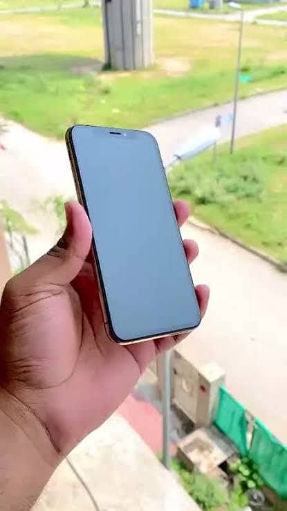 Apple iPhone X 4