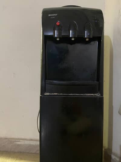 Used dispenser in excellent condition with refrigerator cabin