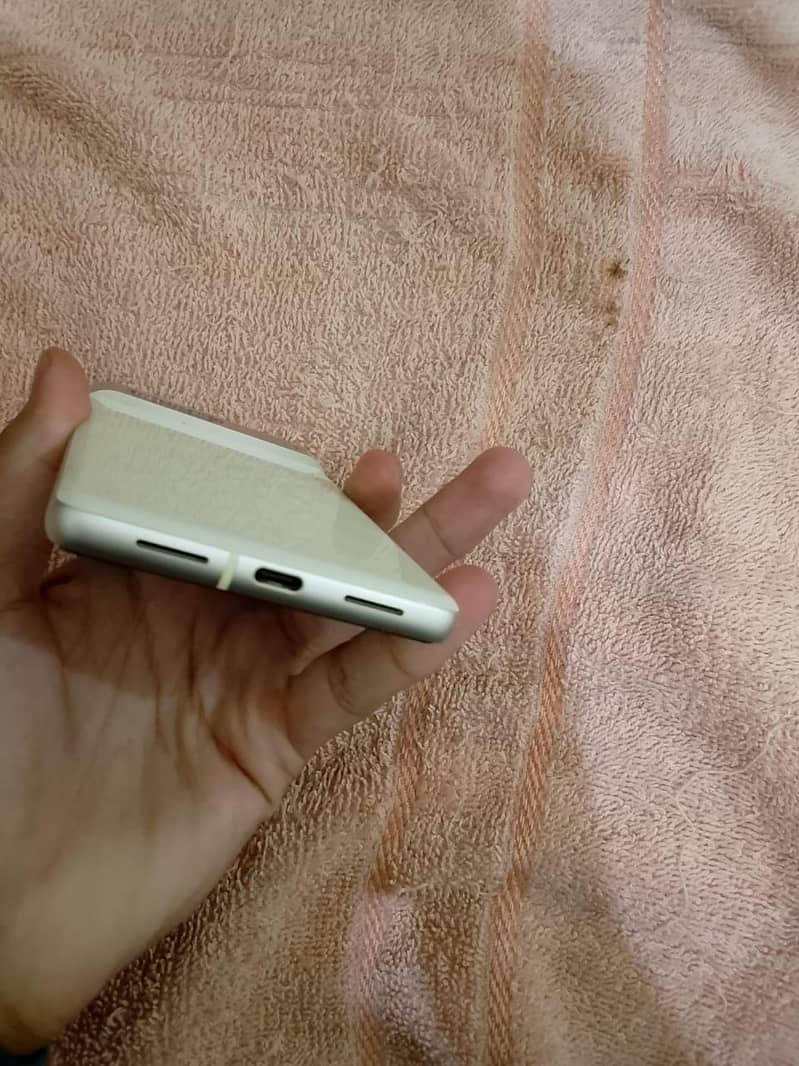 Google Pixel 7 4