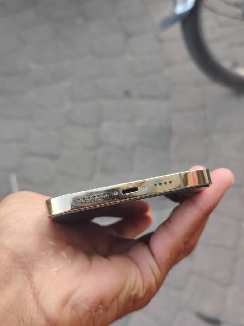IPHONE 13PRO MAX 6
