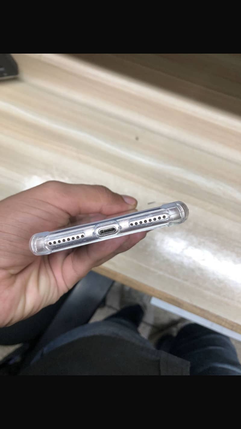 Apple iPhone 7 Plus 5