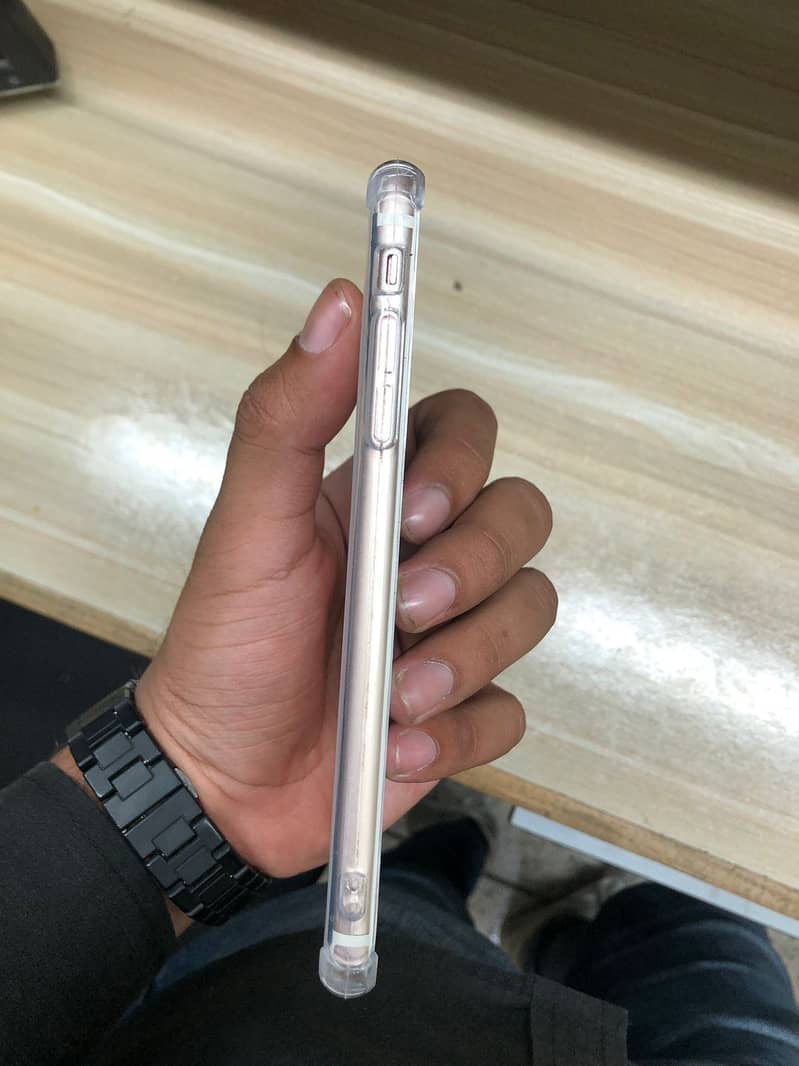 Apple iPhone 7 Plus 6