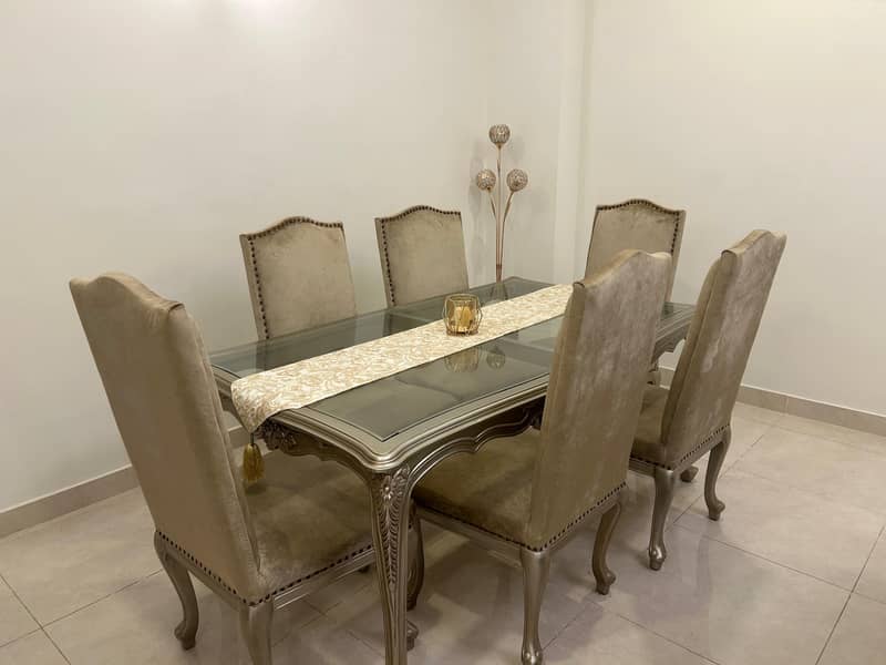 dinner table set for 6 0