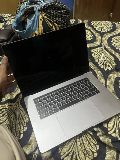 Macbook pro 2016 | 16gb ram | 2gb gpu