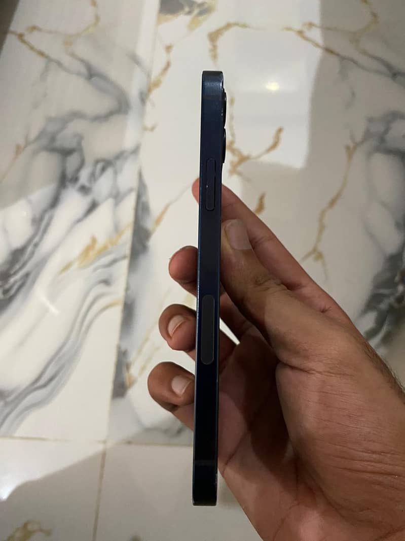 Apple iPhone 12 3