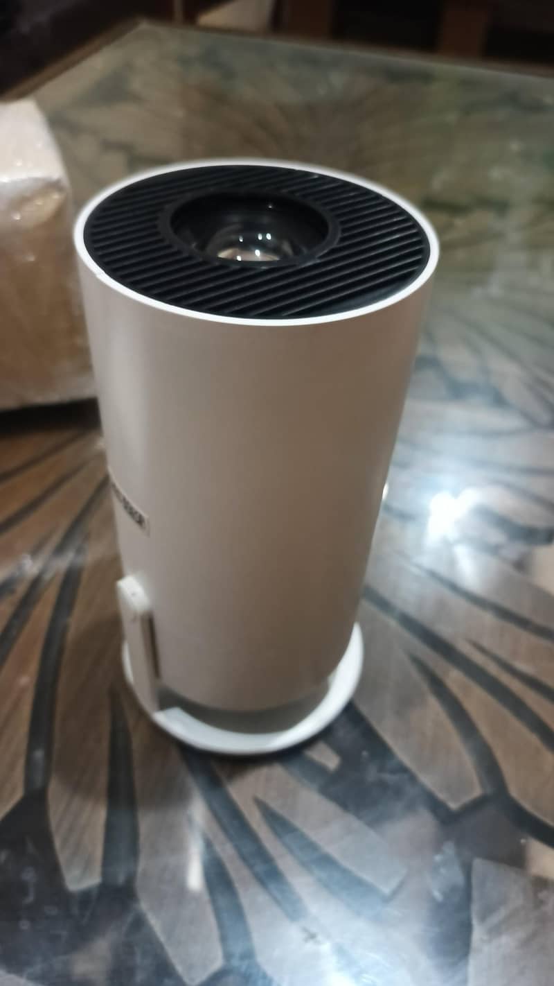 HY300pro projector 1