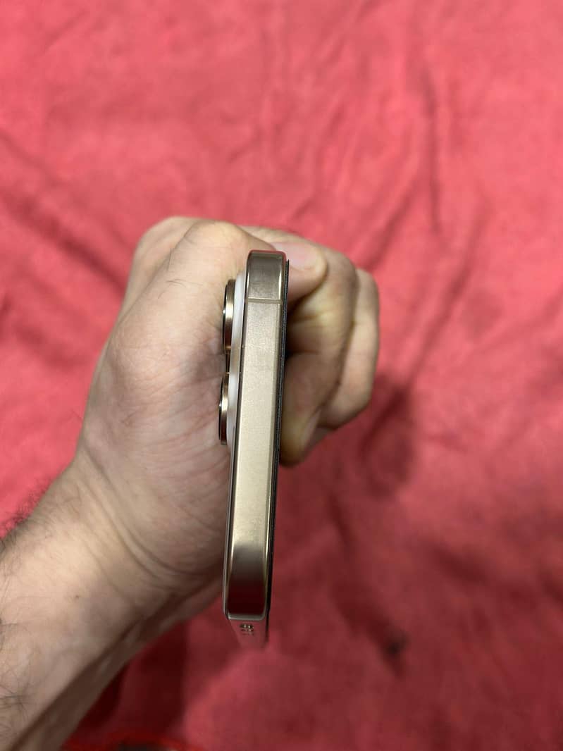 iPhone 16 pro max 3