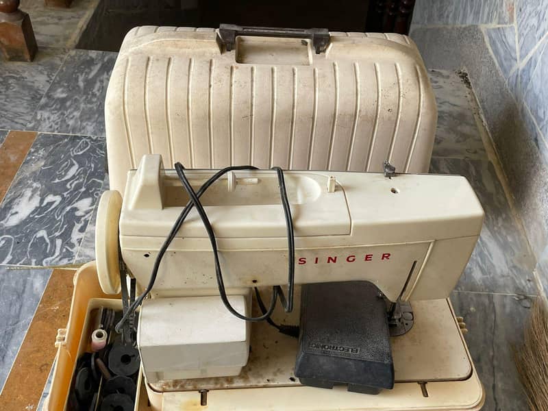 Singer Sewing Machine 3