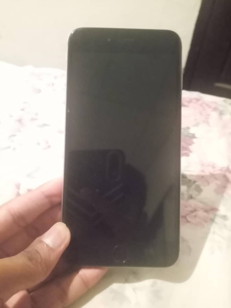 Apple iPhone 6 Plus 1