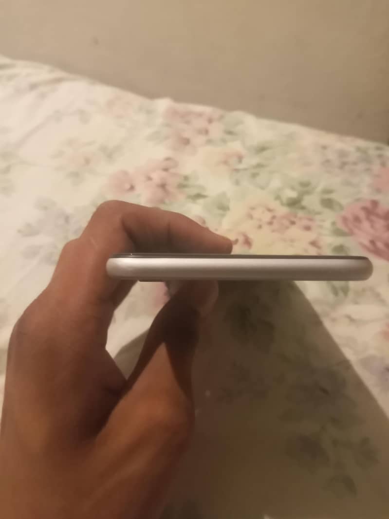 Apple iPhone 6 Plus 4