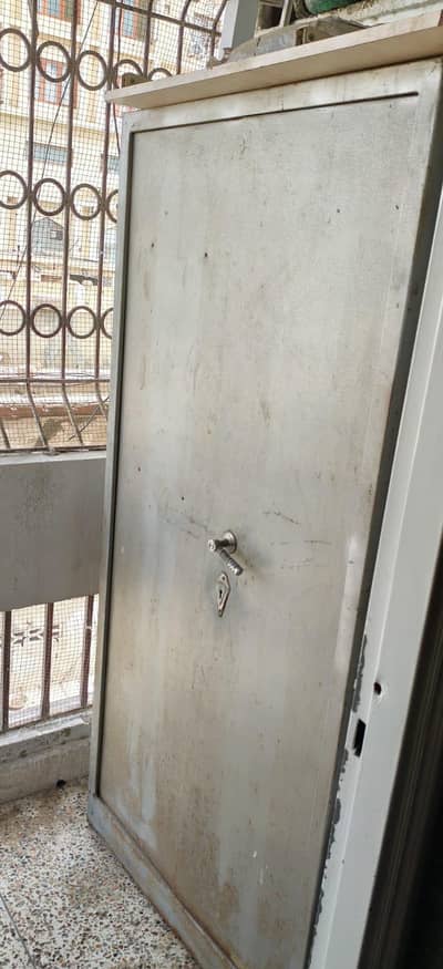 IRON CUPBOARD SIZE 3X6