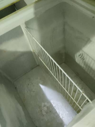 Waves deep freezer