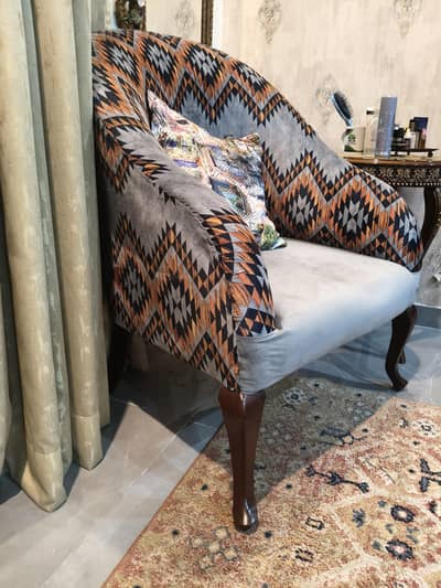 SELLING CHAIRS