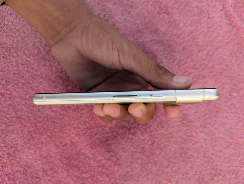 Google Pixel 7 4