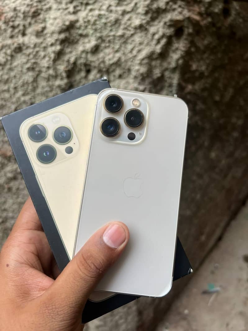 Iphone 13pro with box 6