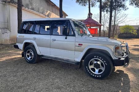 Mitsubishi Pajero Exceed Diesel Turbo 4x4 in mint condition