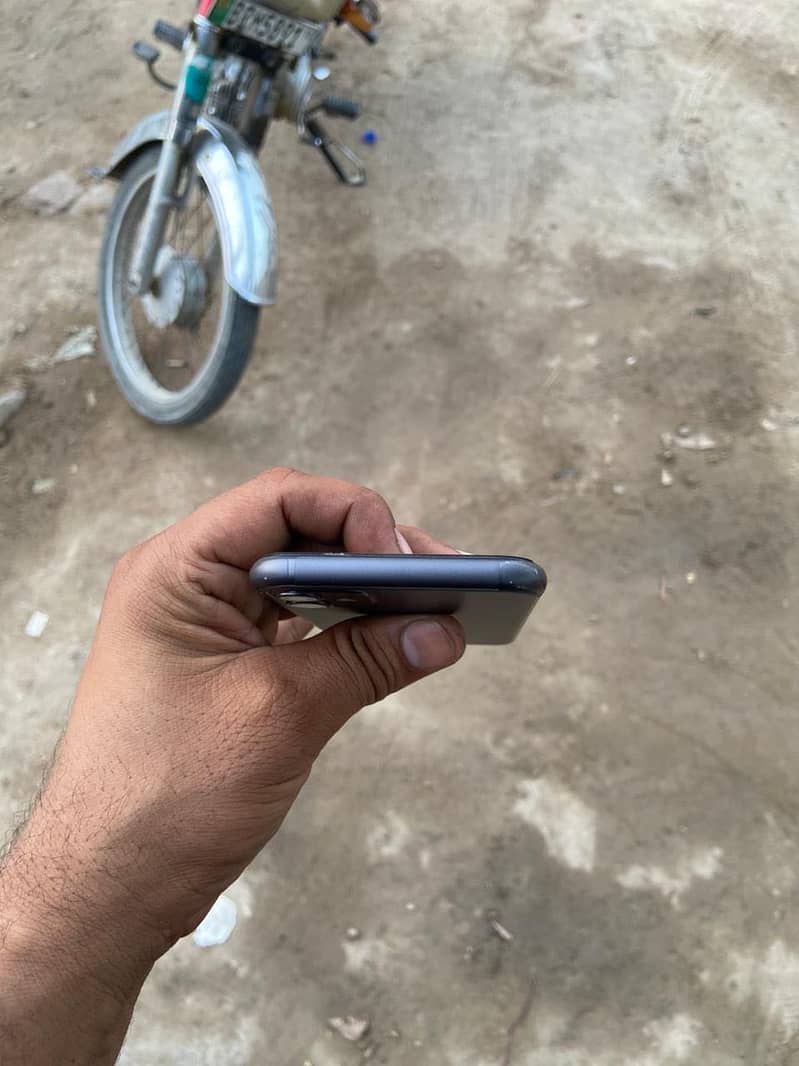 Apple iPhone 11 5