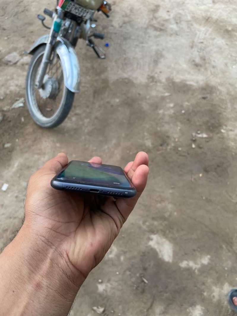 Apple iPhone 11 8