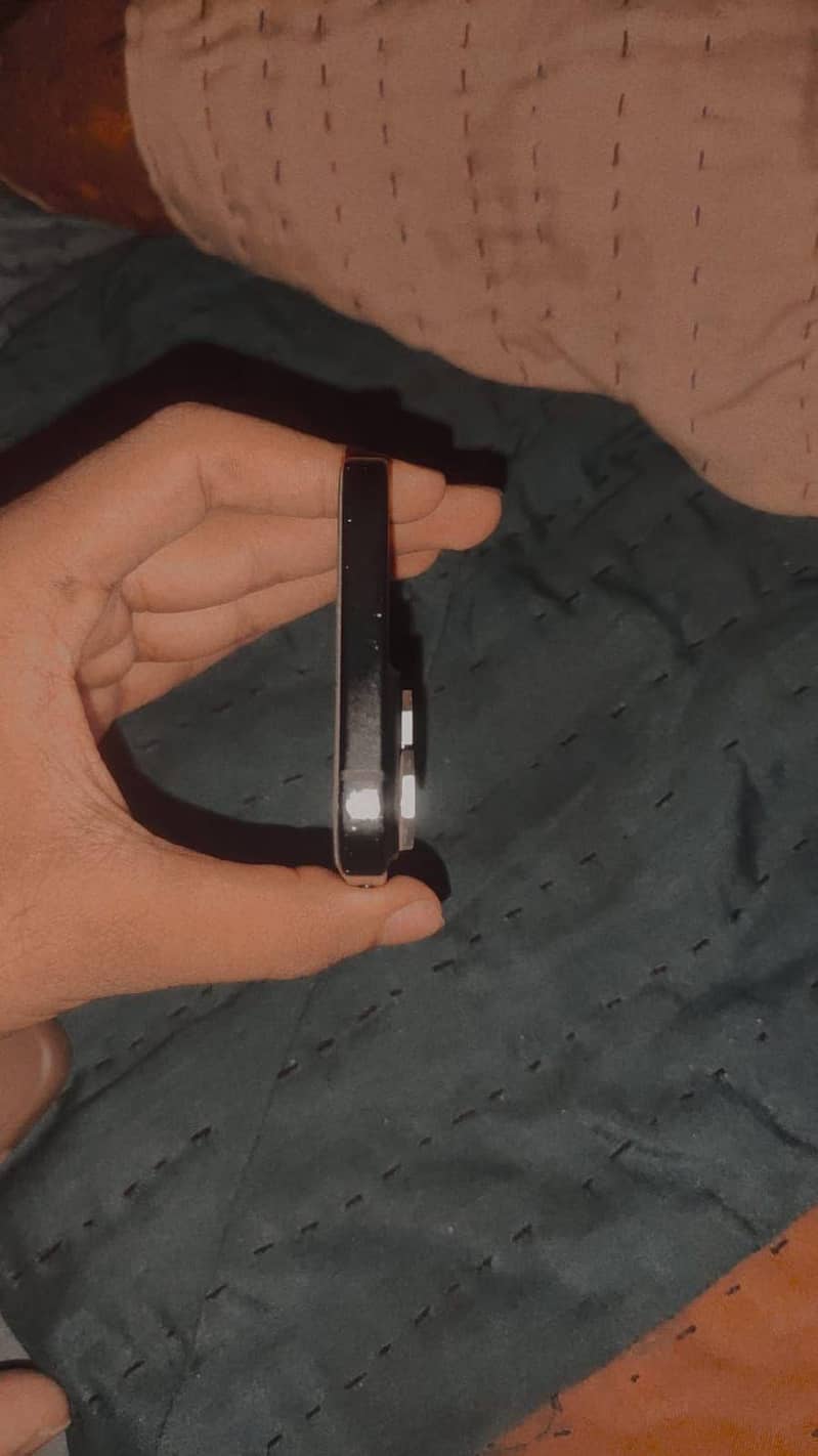 Apple iPhone 15 4