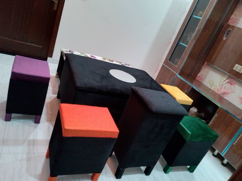 Centre table with stools 0