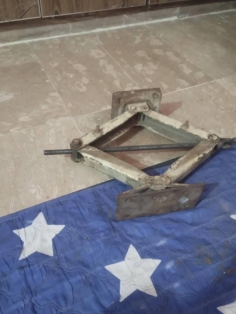 Car jack 2