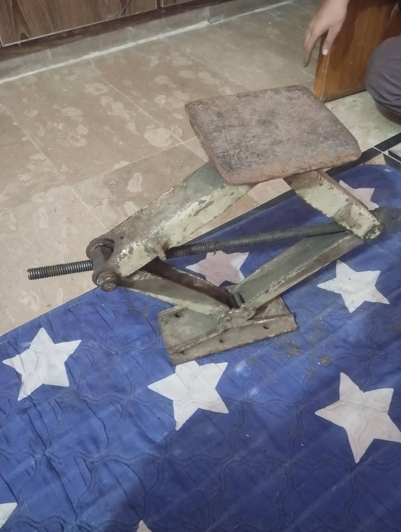 Car jack 3