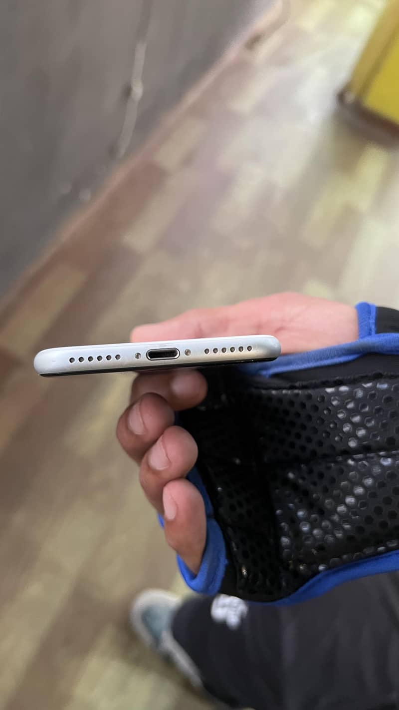 Apple iPhone SE 3