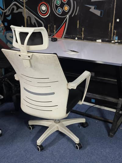 Office chair and table