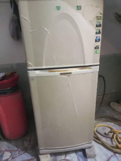 dawlance family size fridge