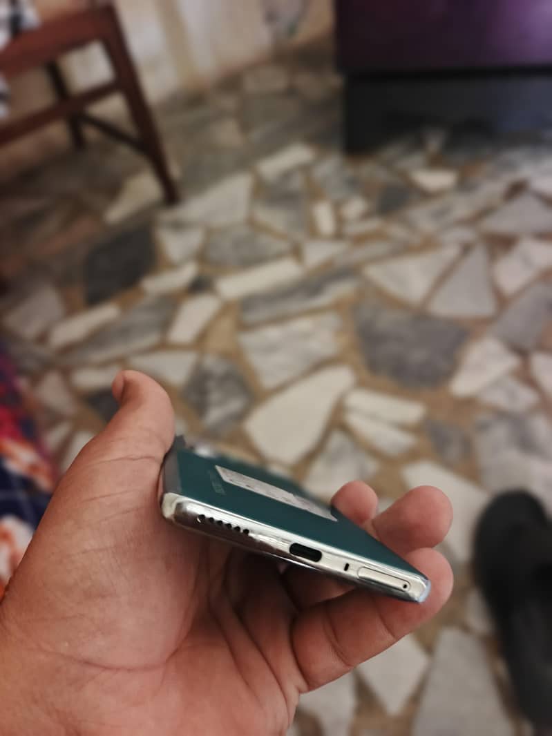 Tecno camon 40 pro 4