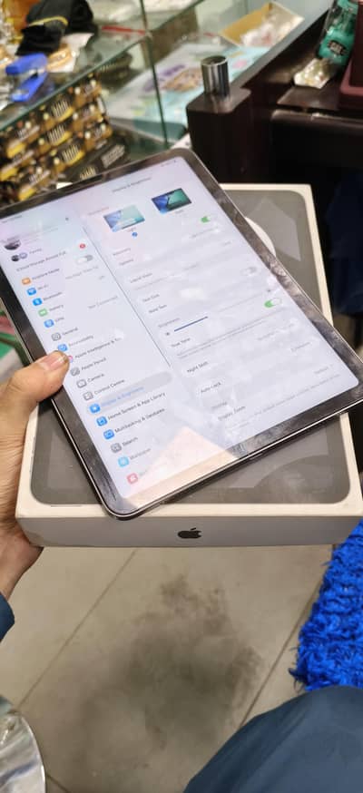 ipad air 5 generation M1 chip with box