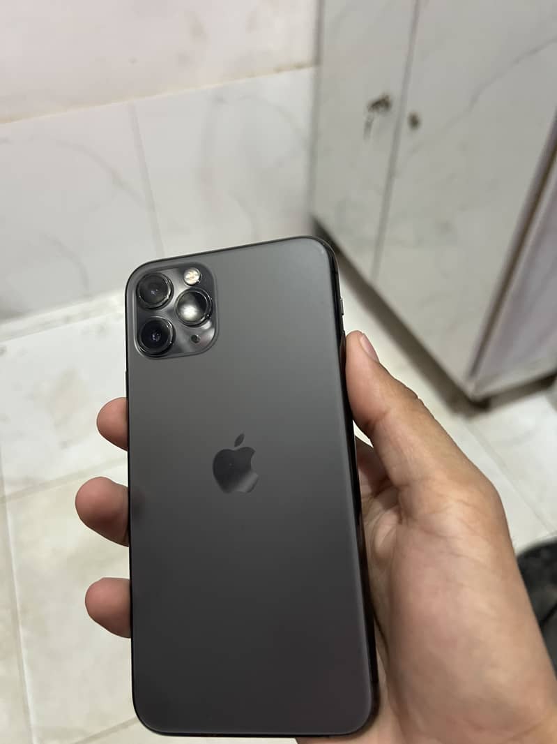 iPhone 11 pro 4
