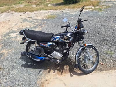 Honda CG 125 Black - 2025- Like new - 3000km