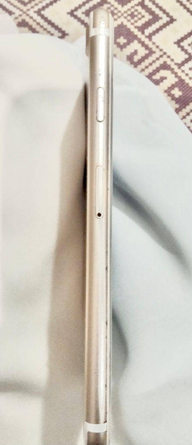 Apple iPhone 7 0