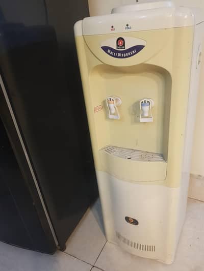 Neat and clean water dispenser