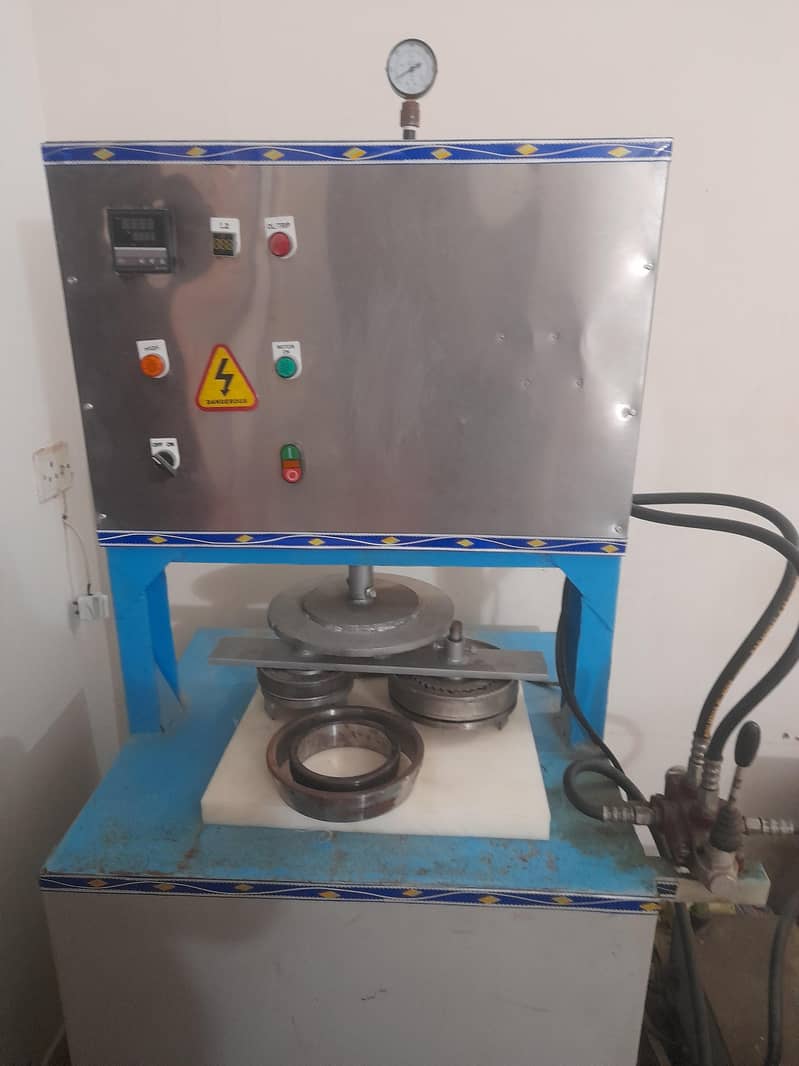 Disposeable paper plates making machine 1