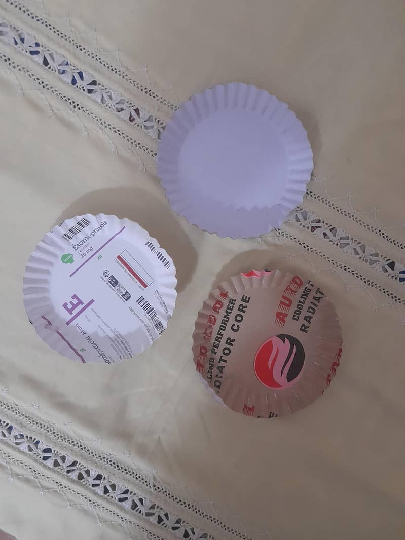 Disposeable paper plates making machine 2