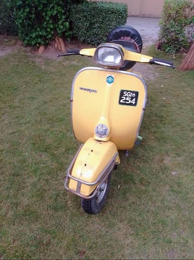 *For Sale: Classic Vespa Scooter 1975 – Collector’s Condition!* 