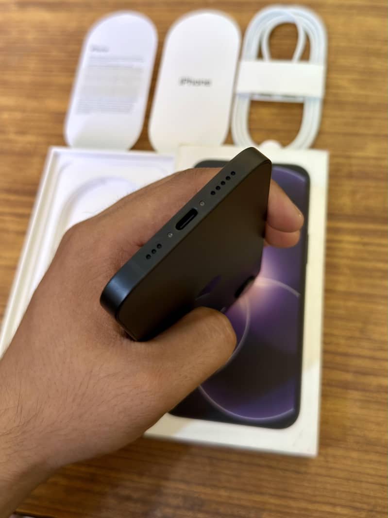 iPhone 17e Complete Box 6