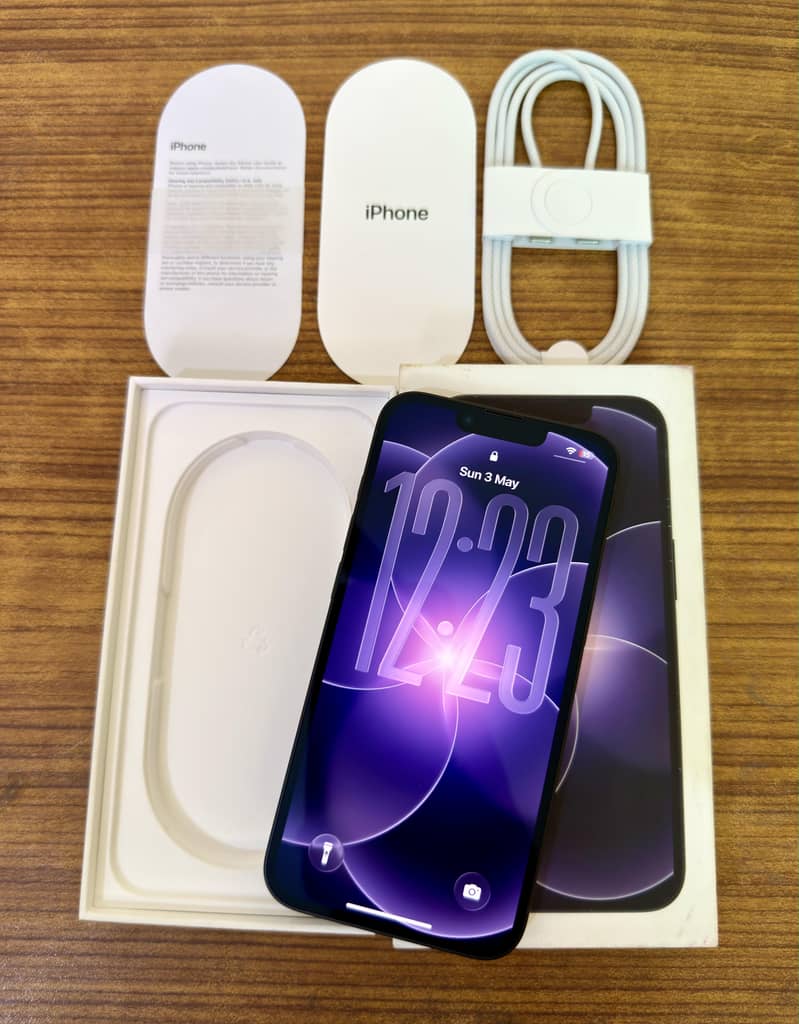 iPhone 17e Complete Box 11