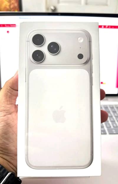Apple iPhone 17 Pro Max box pack