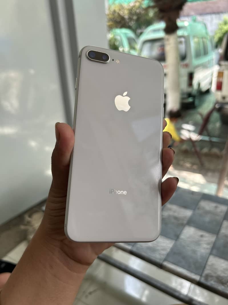 Apple iPhone 8 Plus 1