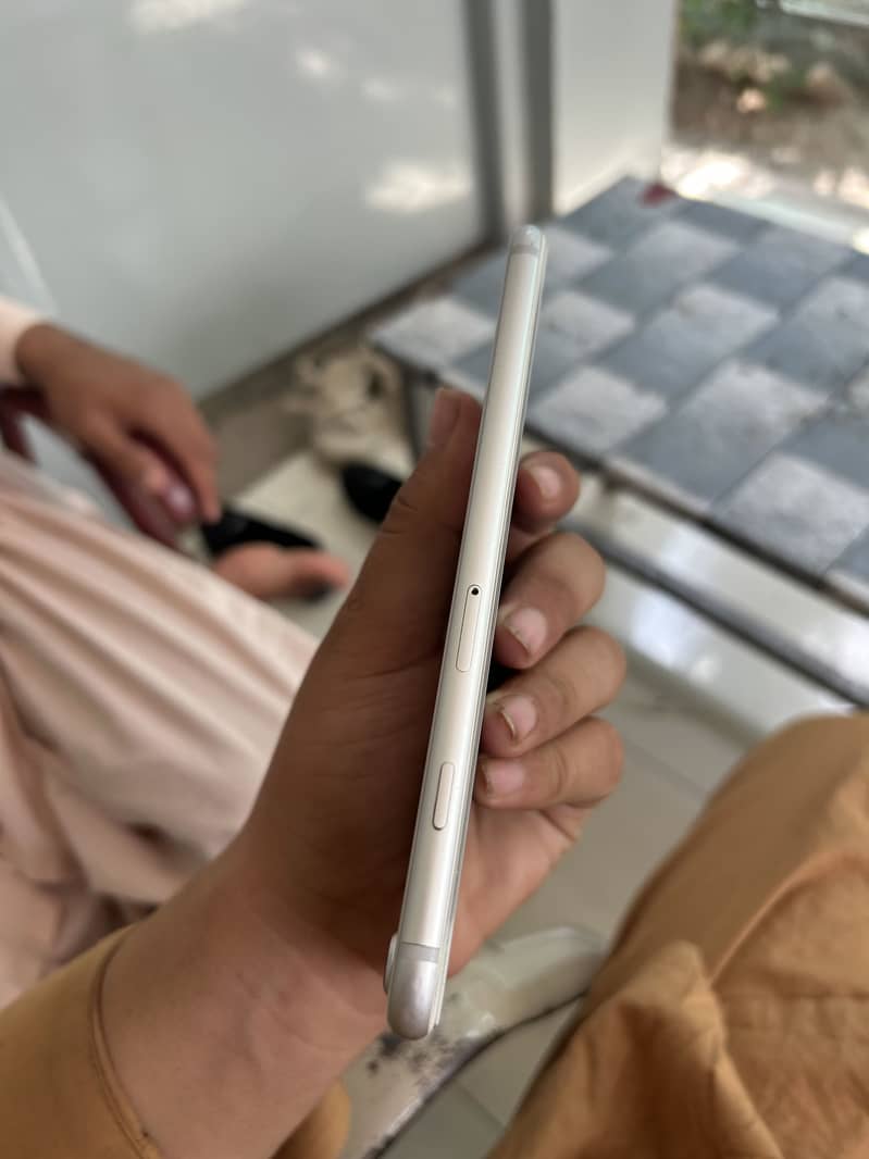 Apple iPhone 8 Plus 3