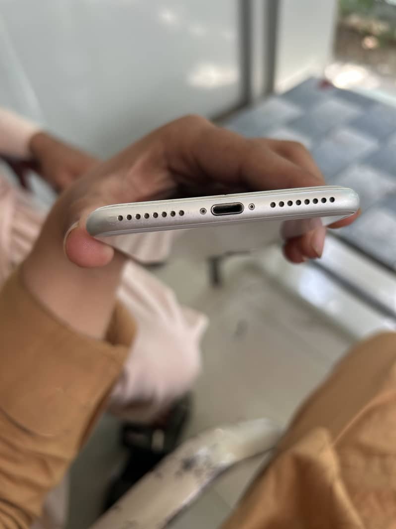 Apple iPhone 8 Plus 4
