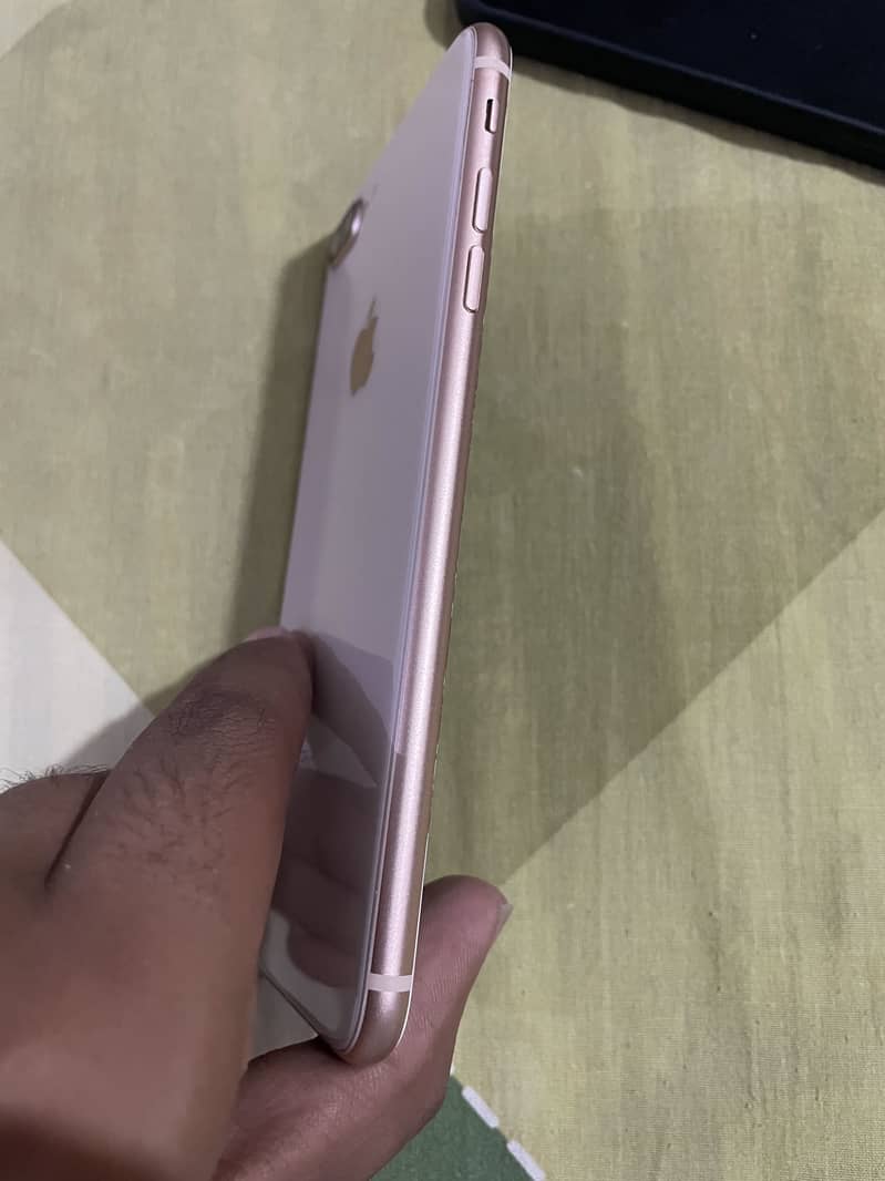 Apple iPhone 8 Plus 4