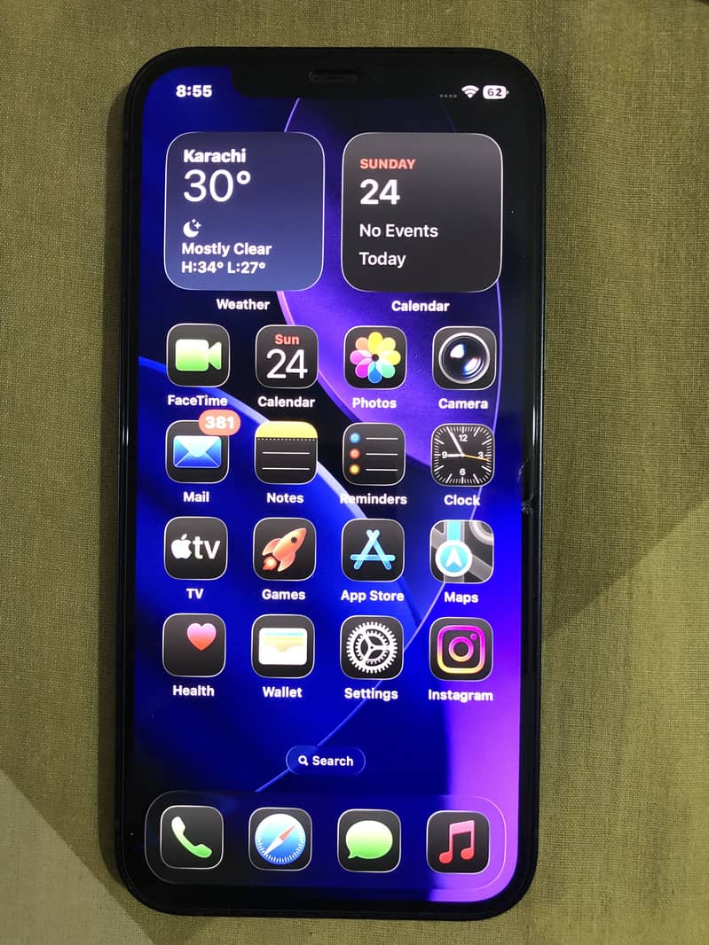 Apple iPhone 12 4