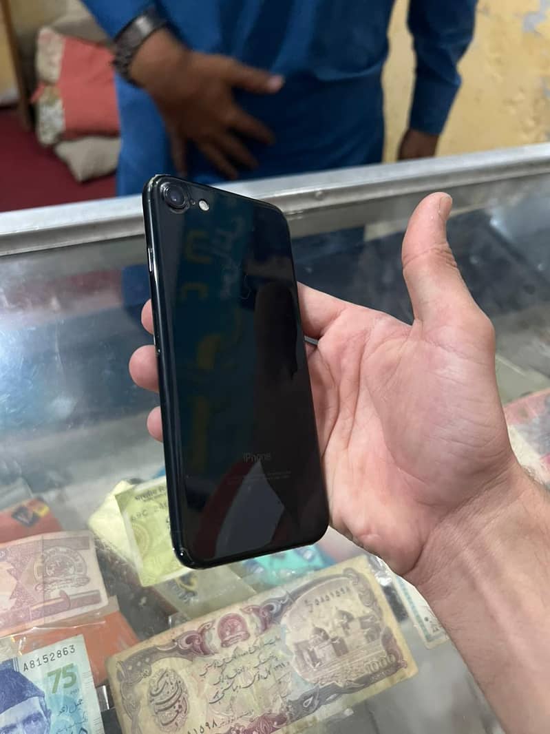 Apple iPhone 7 1