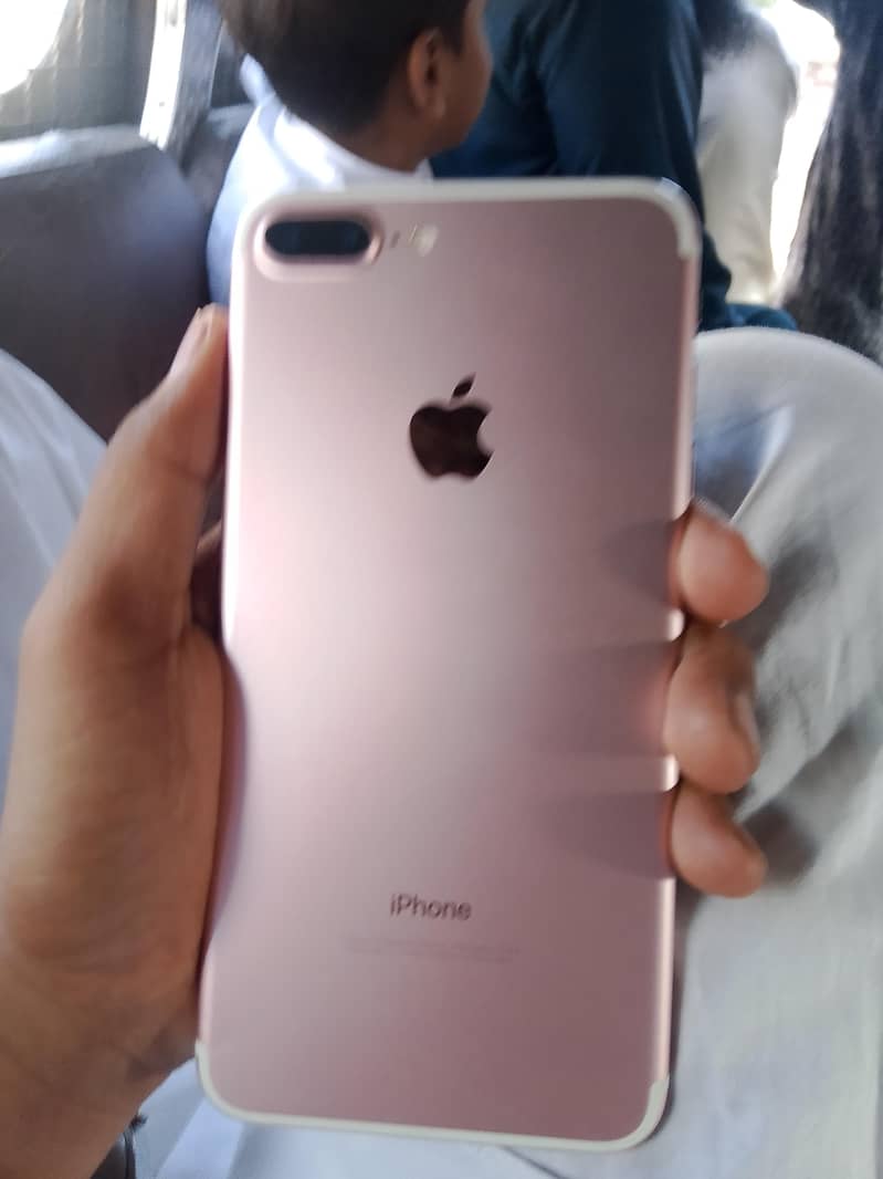Apple iPhone 7 Plus 0
