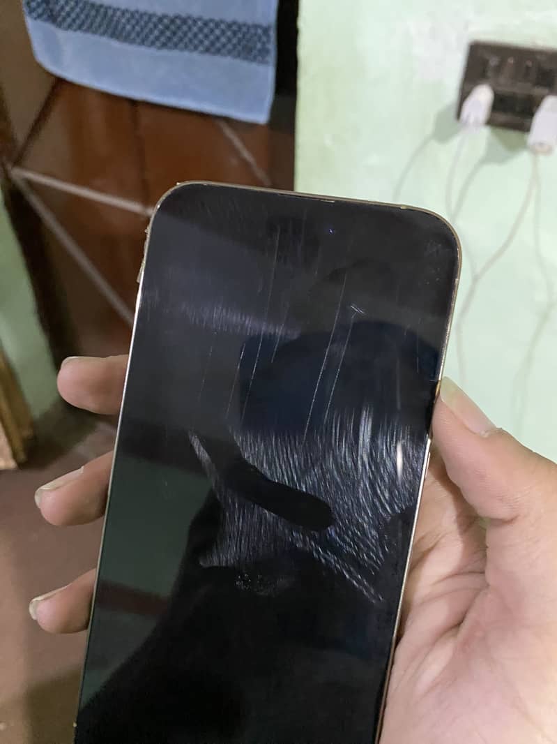 iPhone 14 Pro Max 5