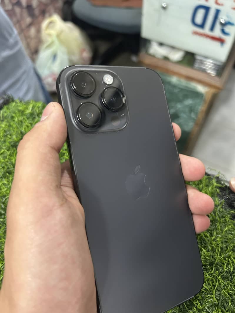 14 pro max 1